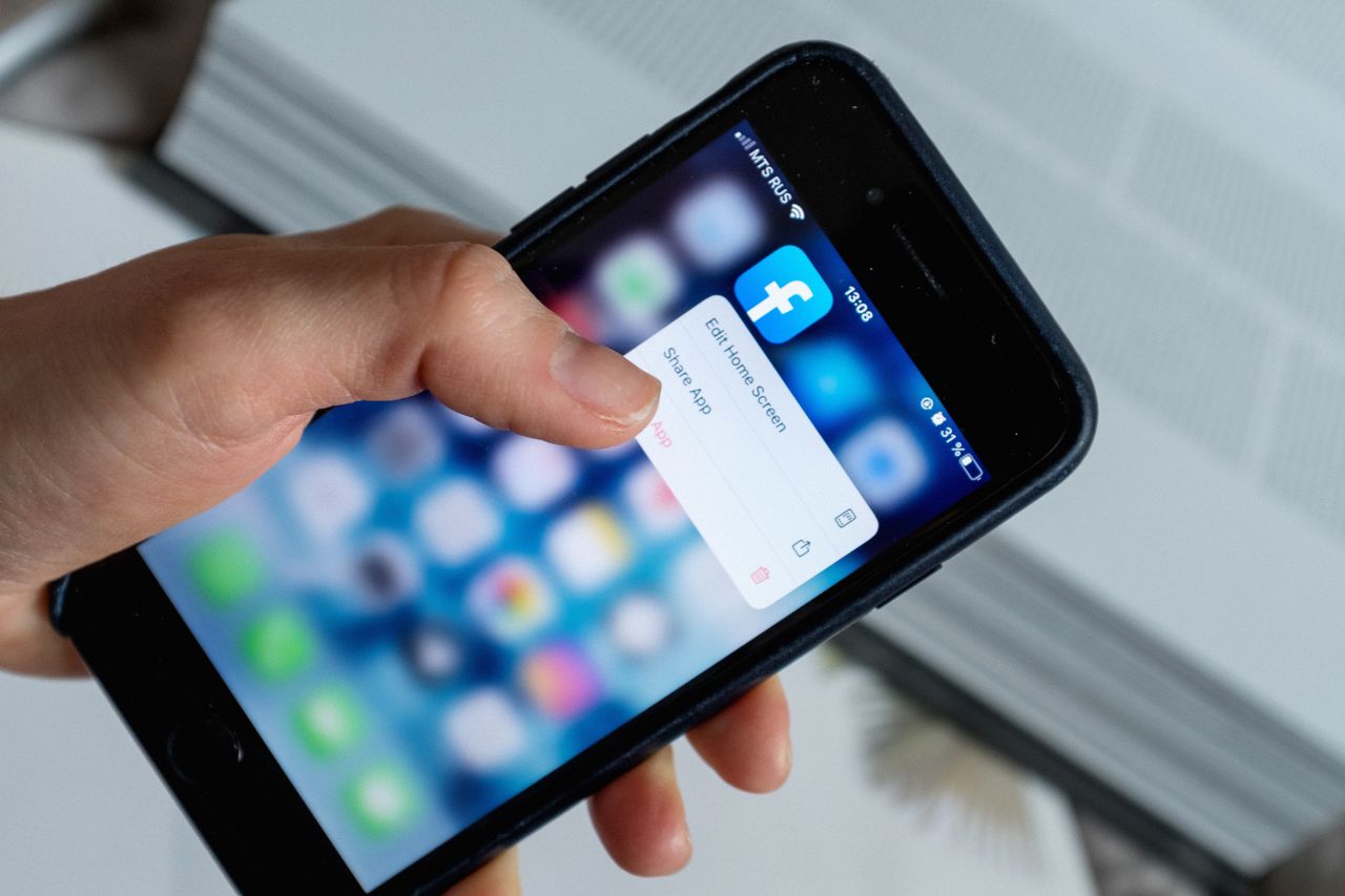 Using a menu on a smartphone