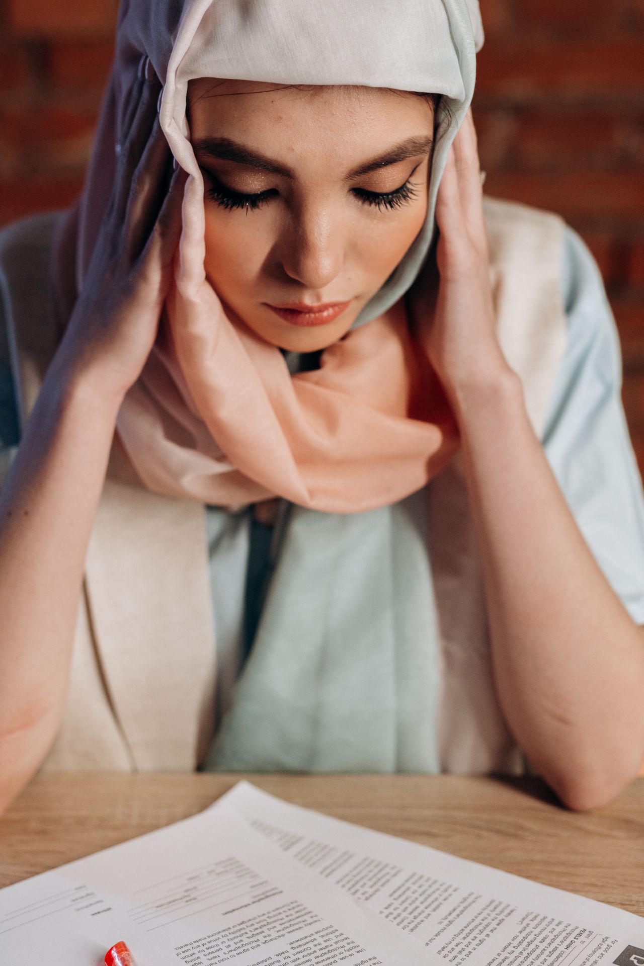 Focused reading of documents at a table
